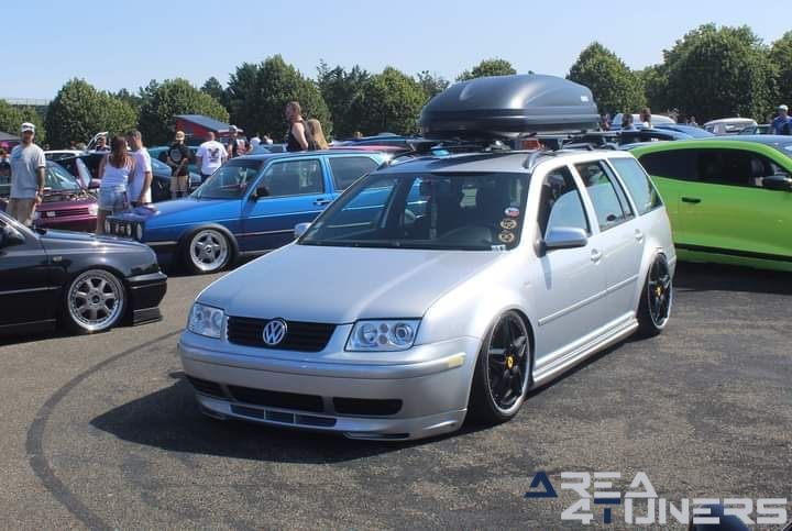 VWSE 2024
Imagen del reportaje de la revista Tuning Area4tuners.es, de la concentración de coches Tuning del año 2024 en Magny Cours, Francia.
