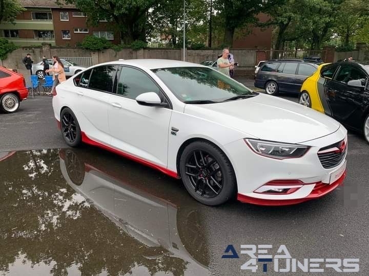 Meeting Krefeld
Imagen del reportaje de la revista Tuning Area4tuners.es, de la concentración de coches Tuning del año 2024 en Krefeld, Alemania.