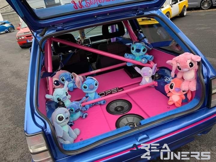 Meeting Krefeld
Imagen del reportaje de la revista Tuning Area4tuners.es, de la concentración de coches Tuning del año 2024 en Krefeld, Alemania.