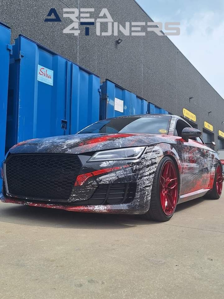 Crazy Sunday Tuning Edition
Imagen del reportaje de la revista Tuning Area4tuners.es, de la concentración de coches Tuning del año 2024 en Wingene, Bélgica.