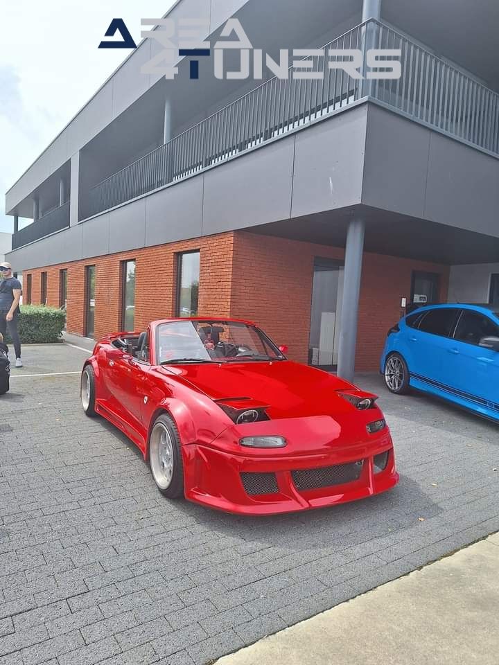 Crazy Sunday Tuning Edition
Imagen del reportaje de la revista Tuning Area4tuners.es, de la concentración de coches Tuning del año 2024 en Wingene, Bélgica.