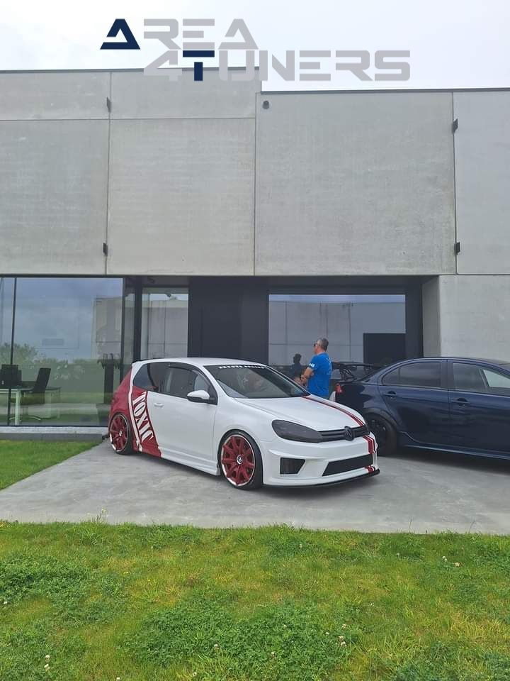 Crazy Sunday Tuning Edition
Imagen del reportaje de la revista Tuning Area4tuners.es, de la concentración de coches Tuning del año 2024 en Wingene, Bélgica.