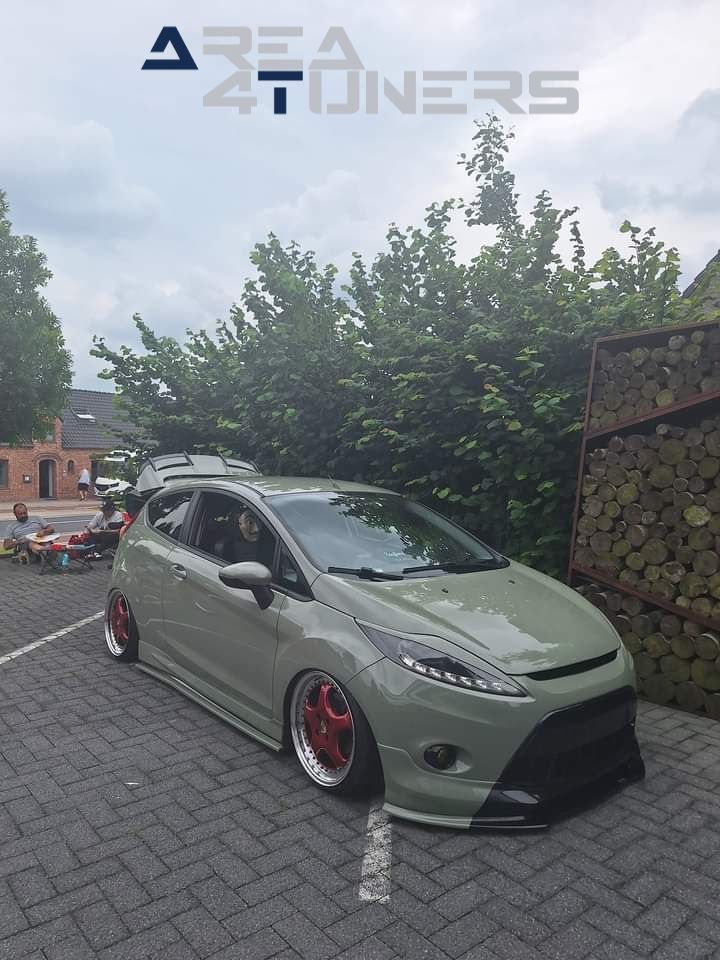 Crazy Sunday Tuning Edition
Imagen del reportaje de la revista Tuning Area4tuners.es, de la concentración de coches Tuning del año 2024 en Wingene, Bélgica.