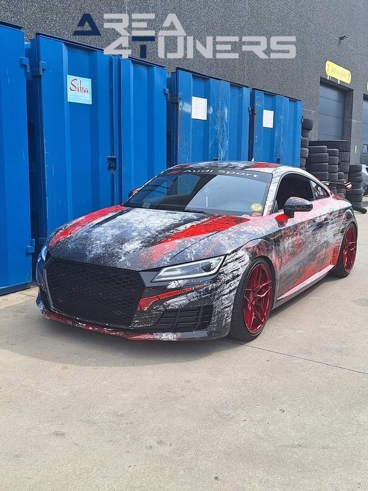 Crazy Sunday Tuning Edition
Imagen del reportaje de la revista Tuning Area4tuners.es, de la concentración de coches Tuning del año 2024 en Wingene, Bélgica.