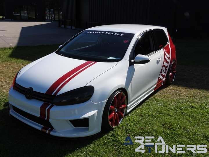 Lazy Sunday The Lake 2024
Imagen del reportaje de la revista Tuning Area4tuners.es, de la concentración de coches Tuning del año 2024 en Jabbeke, Bélgica.