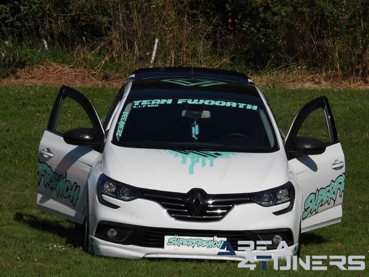 Lazy Sunday The Lake 2024
Imagen del reportaje de la revista Tuning Area4tuners.es, de la concentración de coches Tuning del año 2024 en Jabbeke, Bélgica.