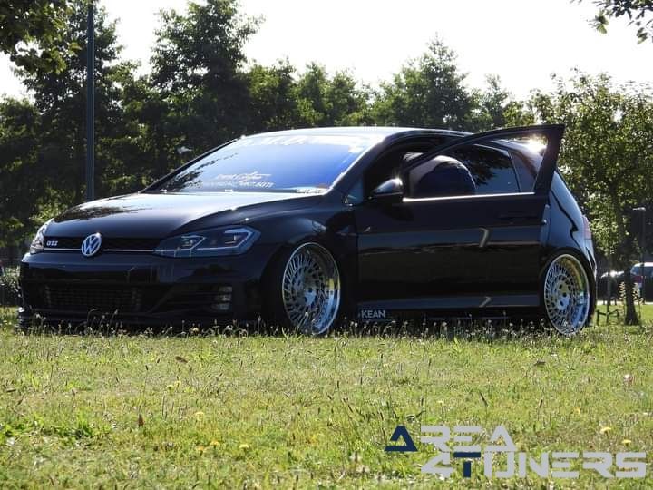 Lazy Sunday The Lake 2024
Imagen del reportaje de la revista Tuning Area4tuners.es, de la concentración de coches Tuning del año 2024 en Jabbeke, Bélgica.