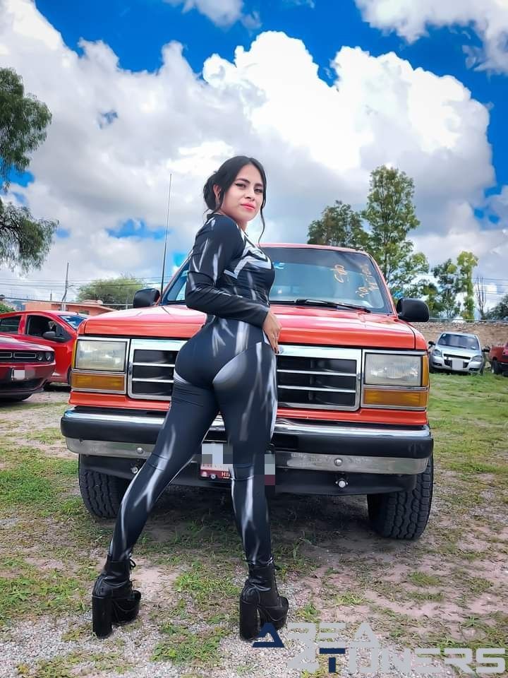 True Friends
Imagen del reportaje de la revista Tuning Area4tuners.es, de la concentración de coches Tuning del año 2024 en Zimapan, Hidalgo, México