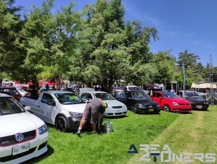 Corsa Club León
Imagen del reportaje de la revista Tuning Area4tuners.es, de la concentración de coches Tuning del año 2024 en Providencia, Guanajuato, México