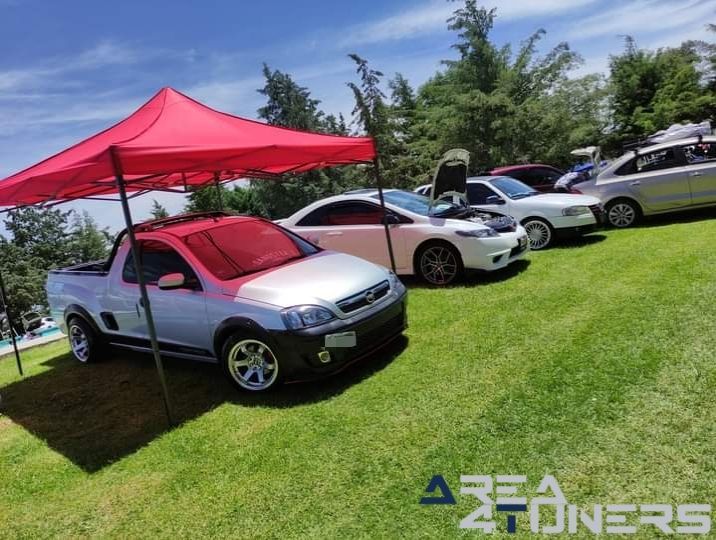 Corsa Club León
Imagen del reportaje de la revista Tuning Area4tuners.es, de la concentración de coches Tuning del año 2024 en Providencia, Guanajuato, México