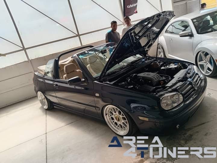 Qrowagen Show 1.0
Imagen del reportaje de la revista Tuning Area4tuners.es, de la concentración de coches Tuning del año 2024 en Querétaro, México.