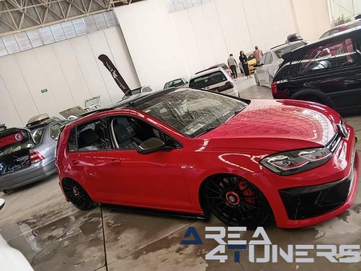 Qrowagen Show 1.0
Imagen del reportaje de la revista Tuning Area4tuners.es, de la concentración de coches Tuning del año 2024 en Querétaro, México.