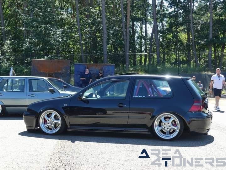 Unlimited Chapter 3
Imagen del reportaje de la revista Tuning Area4tuners.es, de la concentración de coches Tuning del año 2024 en Dilsen Stoken, Bélgica.