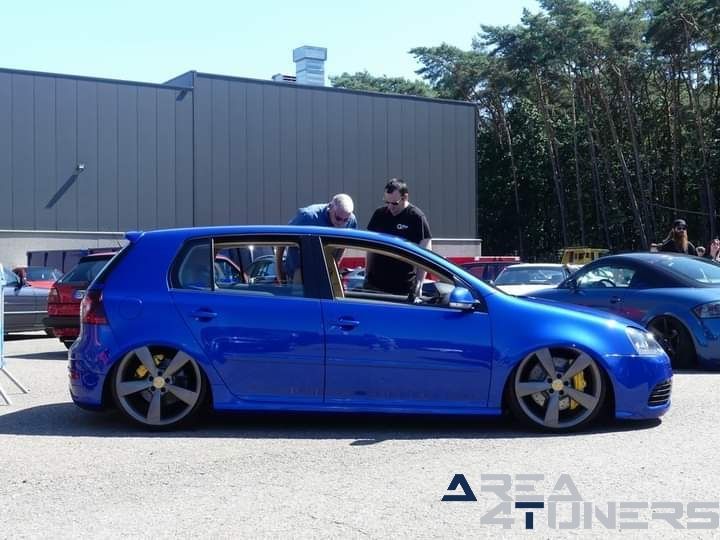 Unlimited Chapter 3
Imagen del reportaje de la revista Tuning Area4tuners.es, de la concentración de coches Tuning del año 2024 en Dilsen Stoken, Bélgica.