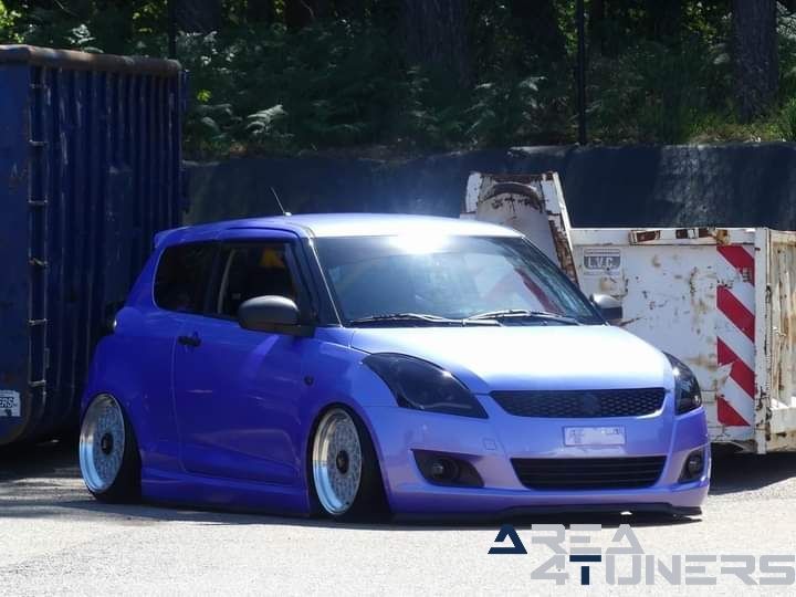 Unlimited Chapter 3
Imagen del reportaje de la revista Tuning Area4tuners.es, de la concentración de coches Tuning del año 2024 en Dilsen Stoken, Bélgica.