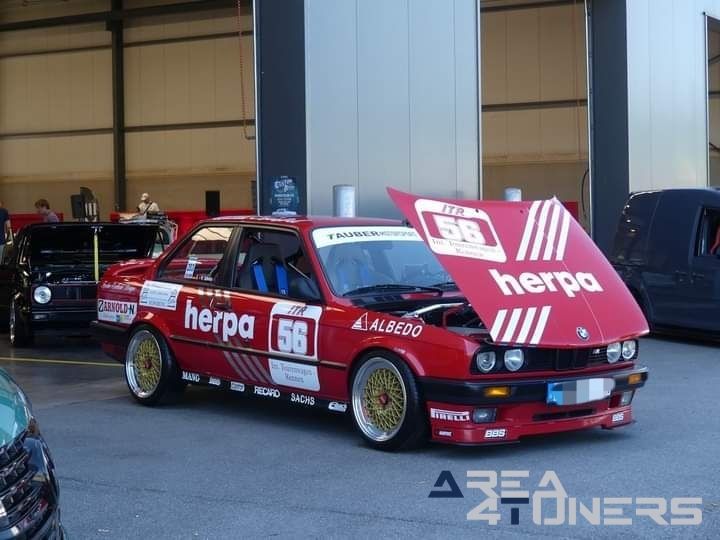 Unlimited Chapter 3
Imagen del reportaje de la revista Tuning Area4tuners.es, de la concentración de coches Tuning del año 2024 en Dilsen Stoken, Bélgica.