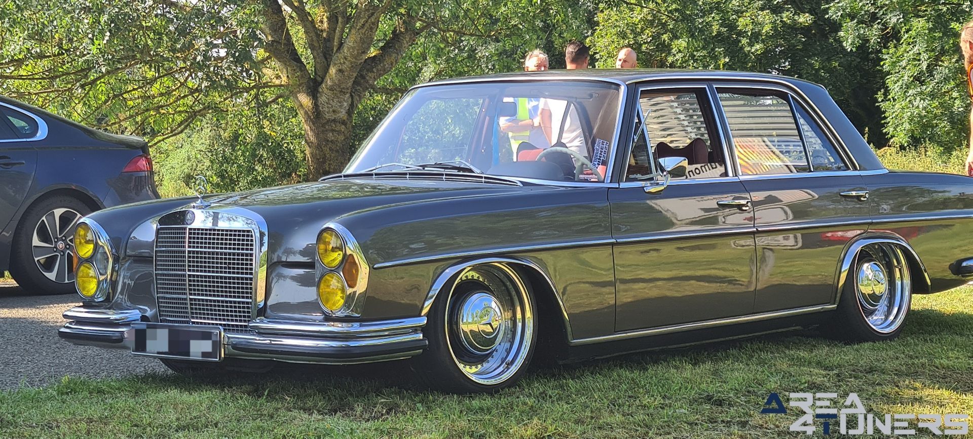 Vip Selection Barbecon 2024
Imagen del reportaje de la revista Tuning Area4tuners.es, de la concentración de coches Tuning del año 2024 en Beamont, Bélgica.