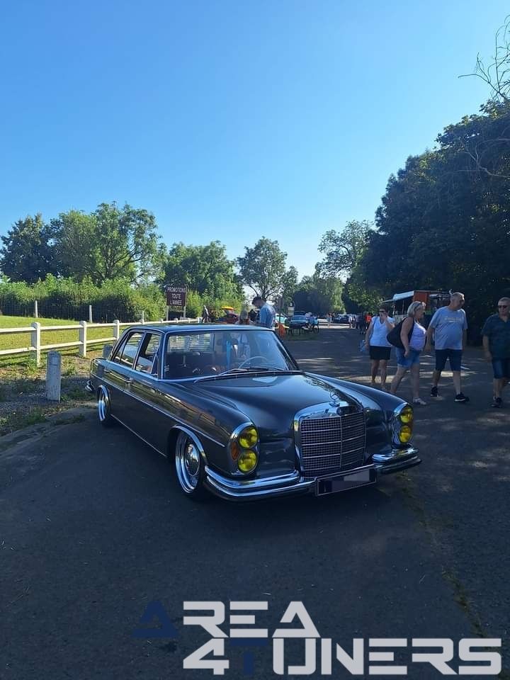 Vip Selection Barbecon 2024
Imagen del reportaje de la revista Tuning Area4tuners.es, de la concentración de coches Tuning del año 2024 en Beamont, Bélgica.