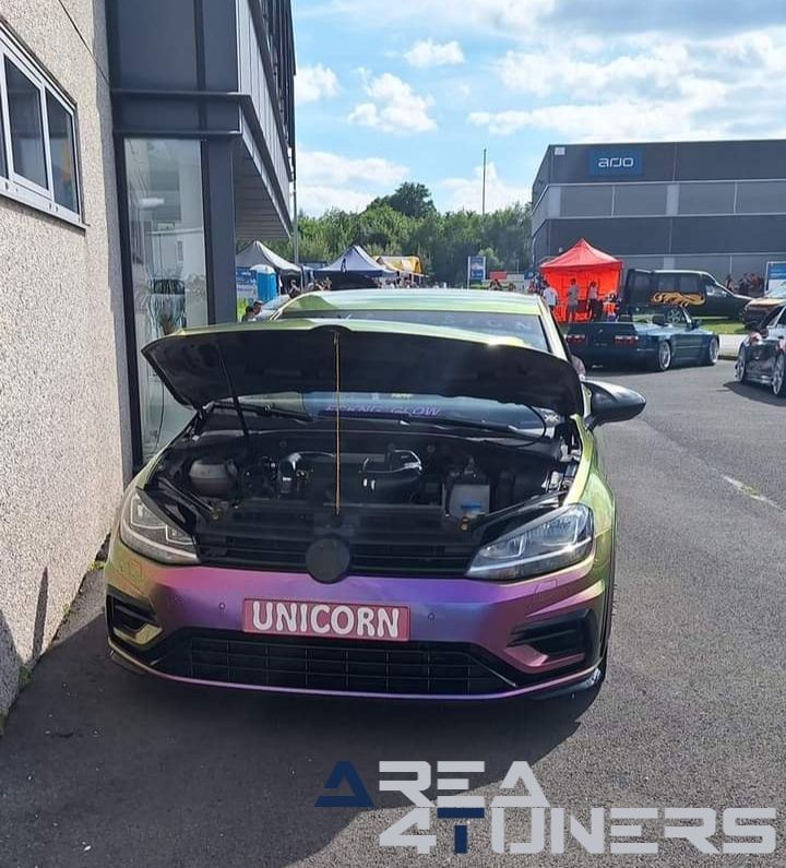 Dreamz And Shinez Chapter 3
Imagen del reportaje de la revista Tuning Area4tuners.es, de la concentración de coches Tuning del año 2024 en Erpe Bere, Bélgica.