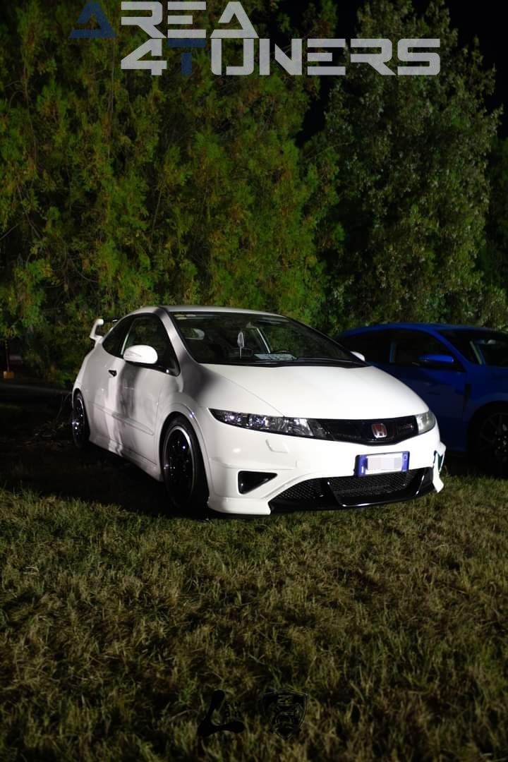 Raduno Simo Garage
Imagen del reportaje de la revista Tuning Area4tuners.es, de la concentración de coches Tuning del año 2024 en Trebaseleghe, Italia.