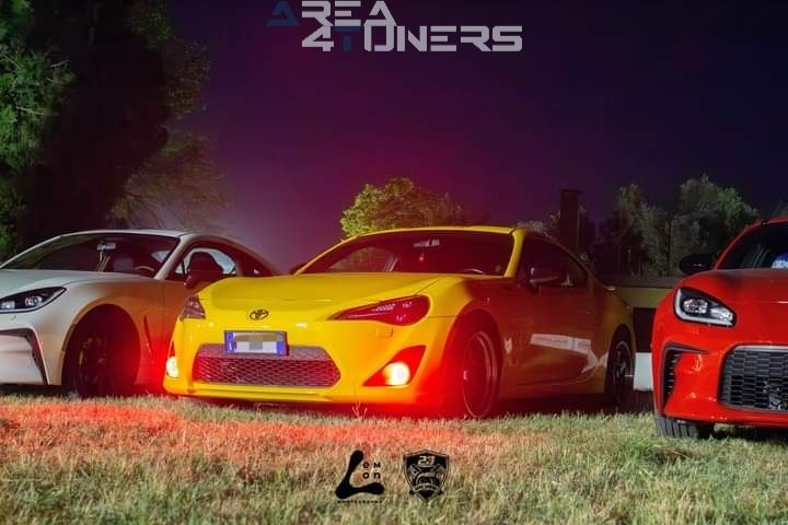 Raduno Simo Garage
Imagen del reportaje de la revista Tuning Area4tuners.es, de la concentración de coches Tuning del año 2024 en Trebaseleghe, Italia.