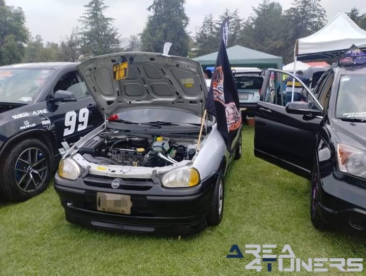 1er Aniversario Brothers To Roll
Imagen del reportaje de la revista Tuning Area4tuners.es, de la concentración de coches Tuning del año 2024 en México D.F., México.