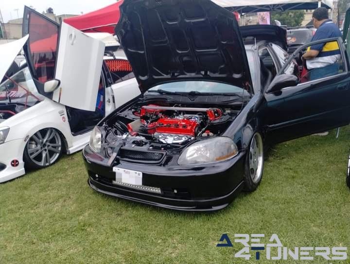 1er Aniversario Brothers To Roll
Imagen del reportaje de la revista Tuning Area4tuners.es, de la concentración de coches Tuning del año 2024 en México D.F., México.