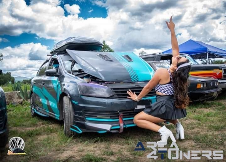 2º Aniversario Mi Pequeña Amante
Imagen del reportaje de la revista Tuning Area4tuners.es, de la concentración de coches Tuning del año 2024 en Teotihuacan, México.