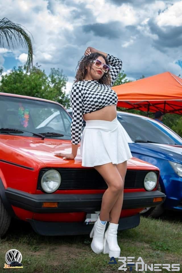 2º Aniversario Mi Pequeña Amante
Imagen del reportaje de la revista Tuning Area4tuners.es, de la concentración de coches Tuning del año 2024 en Teotihuacan, México.