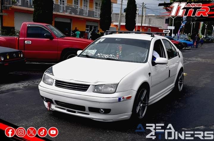 Chanchico Mula Fest
Imagen del reportaje de la revista Tuning Area4tuners.es, de la concentración de coches Tuning del año 2024 en Ciudad Serdán, Puebla, México.