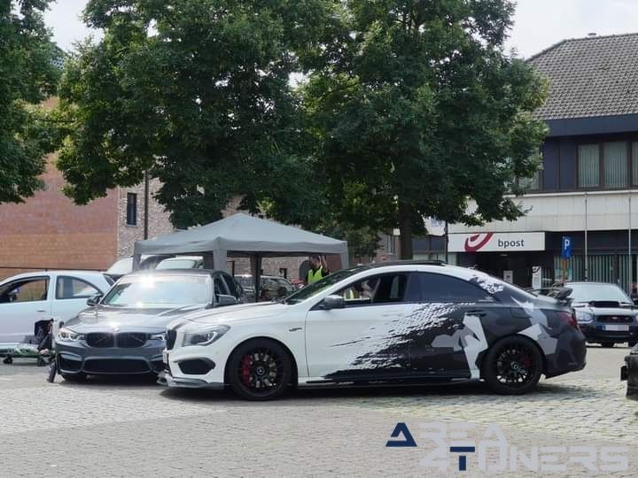 Custom Brews
Imagen del reportaje de la revista Tuning Area4tuners.es, de la concentración de coches Tuning del año 2024 en Bocholt, Bélgica.