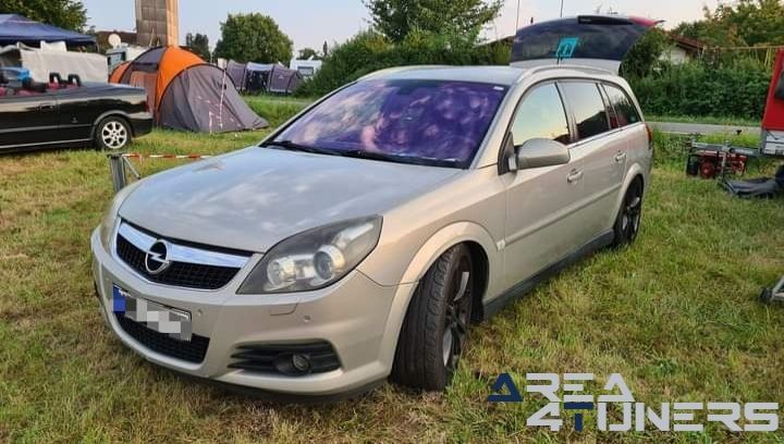 17 Semd Rockt Opeltreffen
Imagen del reportaje de la revista Tuning Area4tuners.es, de la concentración de coches Tuning del año 2024 en Semd, Alemania.