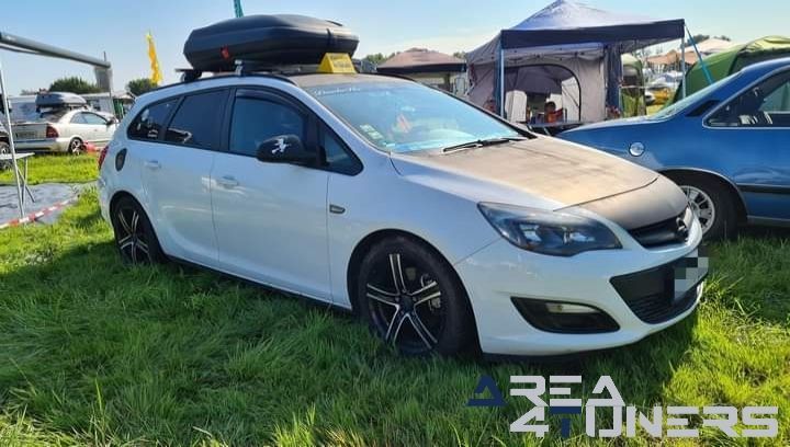 17 Semd Rockt Opeltreffen
Imagen del reportaje de la revista Tuning Area4tuners.es, de la concentración de coches Tuning del año 2024 en Semd, Alemania.