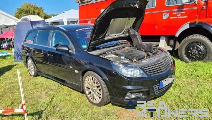 17 Semd Rockt Opeltreffen
Imagen del reportaje de la revista Tuning Area4tuners.es, de la concentración de coches Tuning del año 2024 en Semd, Alemania.