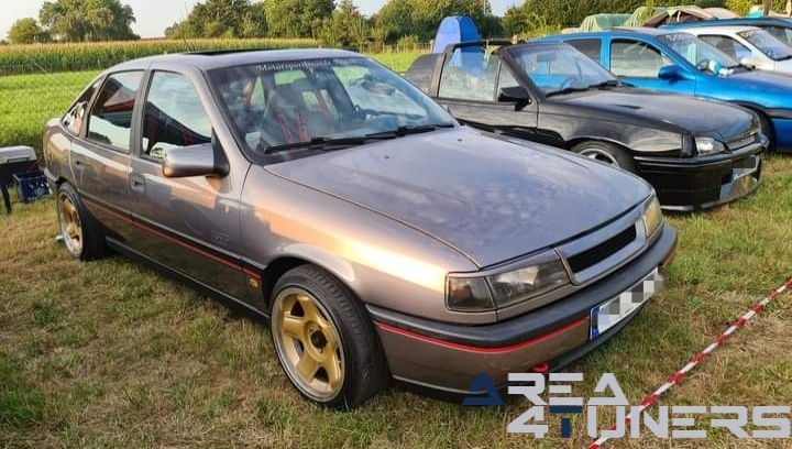 17 Semd Rockt Opeltreffen
Imagen del reportaje de la revista Tuning Area4tuners.es, de la concentración de coches Tuning del año 2024 en Semd, Alemania.