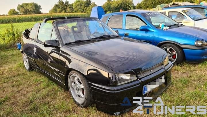 17 Semd Rockt Opeltreffen
Imagen del reportaje de la revista Tuning Area4tuners.es, de la concentración de coches Tuning del año 2024 en Semd, Alemania.