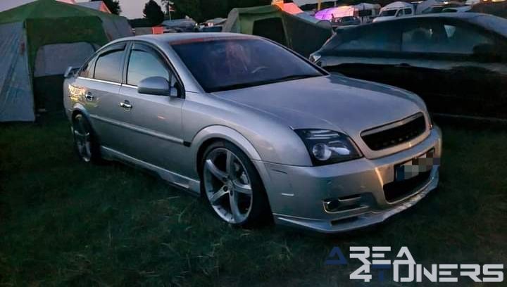 17 Semd Rockt Opeltreffen
Imagen del reportaje de la revista Tuning Area4tuners.es, de la concentración de coches Tuning del año 2024 en Semd, Alemania.