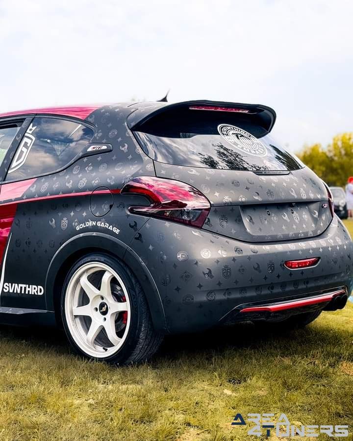 Seventhird Car Expo 2024
Imagen del reportaje de la revista Tuning Area4tuners.es, de la concentración de coches Tuning del año 2024 en Gatto, Italia.