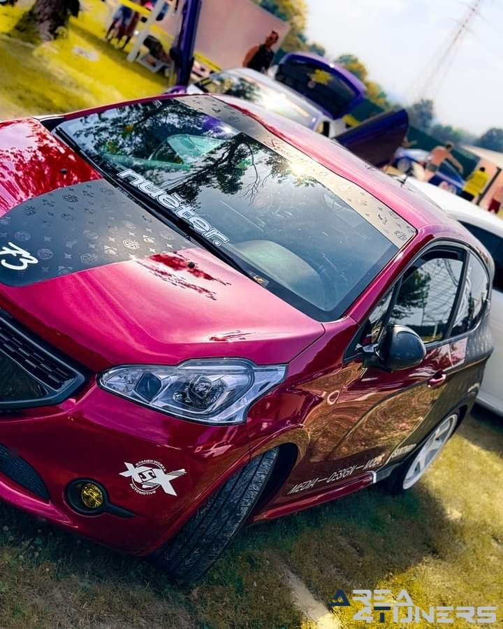 Seventhird Car Expo 2024
Imagen del reportaje de la revista Tuning Area4tuners.es, de la concentración de coches Tuning del año 2024 en Gatto, Italia.