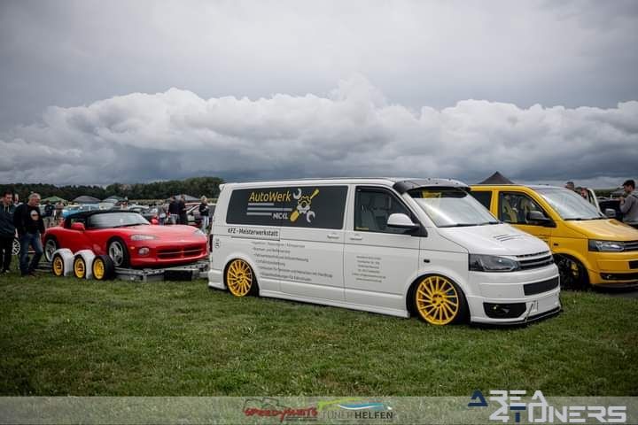 Perfonmance On Wheels Chapter 7
Imagen del reportaje de la revista Tuning Area4tuners.es, de la concentración de coches Tuning del año 2024 en Speichersdorf, Alemania