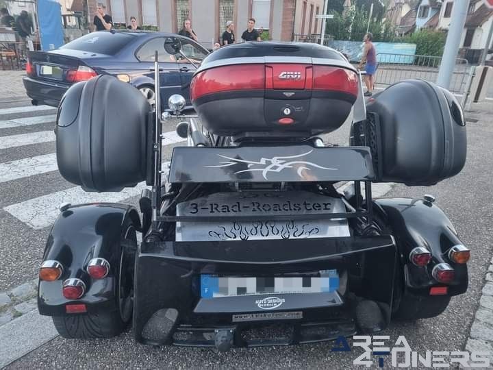 Elssas Motor Club
Imagen del reportaje de la revista Tuning Area4tuners.es, de la concentración de coches Tuning del año 2024 en Gumbrechtshoff, Francia.