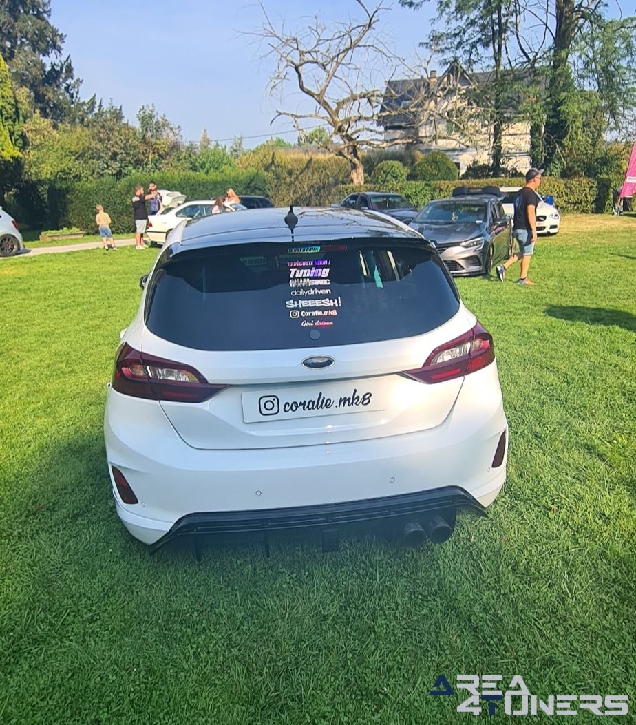 Castle Edition 2 Chateau Springuel
Imagen del reportaje de la revista Tuning Area4tuners.es, de la concentración de coches Tuning del año 2024 en Huy, Bélgica.