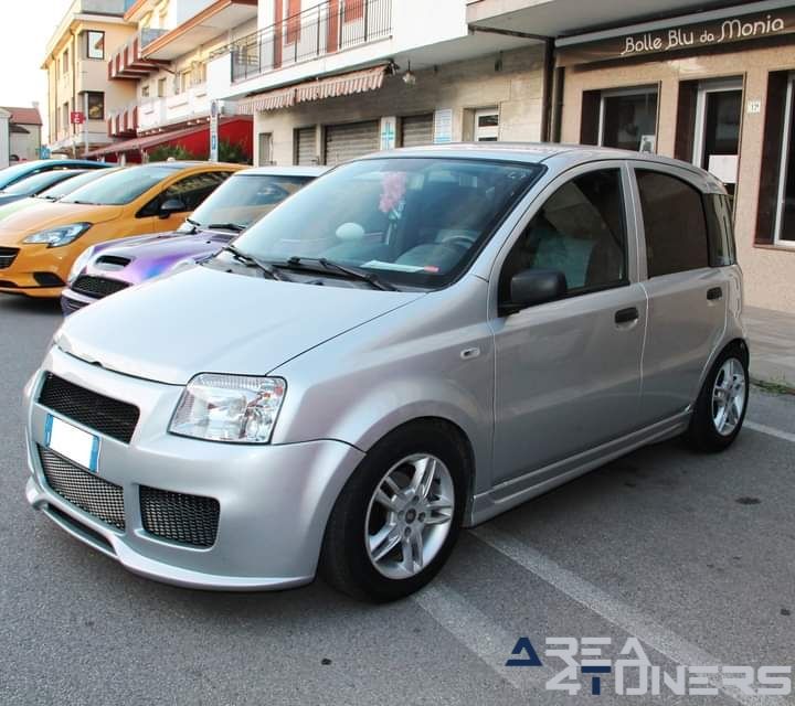 Raduno Motori Wonderland Bar
Imagen del reportaje de la revista Tuning Area4tuners.es, de la concentración de coches Tuning del año 2024 en Rosolina Rovino, Italia.