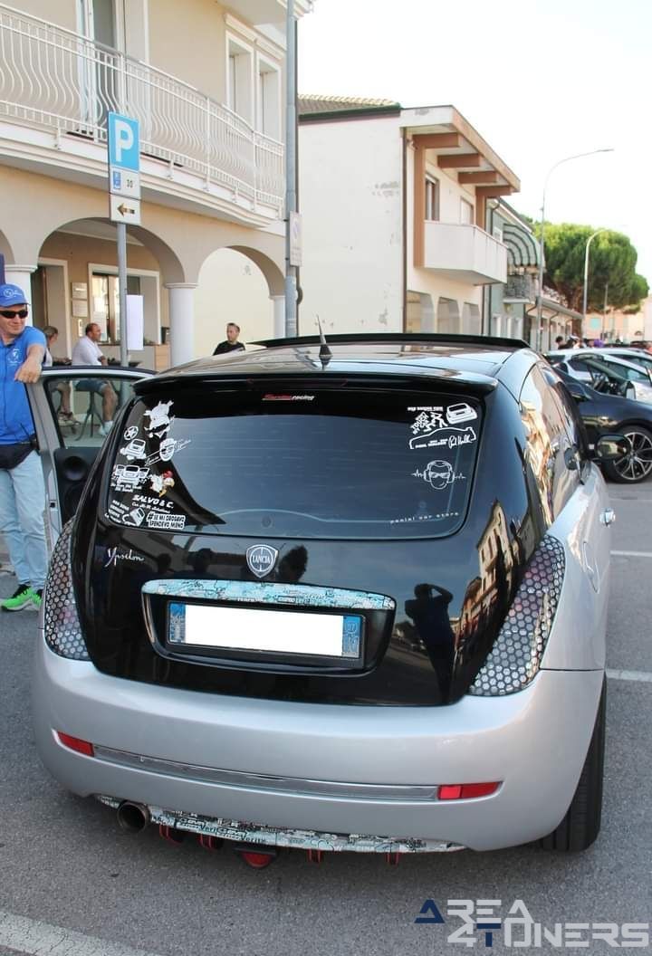 Raduno Motori Wonderland Bar
Imagen del reportaje de la revista Tuning Area4tuners.es, de la concentración de coches Tuning del año 2024 en Rosolina Rovino, Italia.