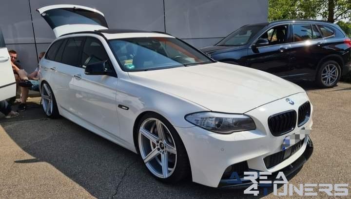 Seasons Final Car Meeting
Imagen del reportaje de la revista Tuning Area4tuners.es, de la concentración de coches Tuning del año 2024 en Langenau, Alemania.