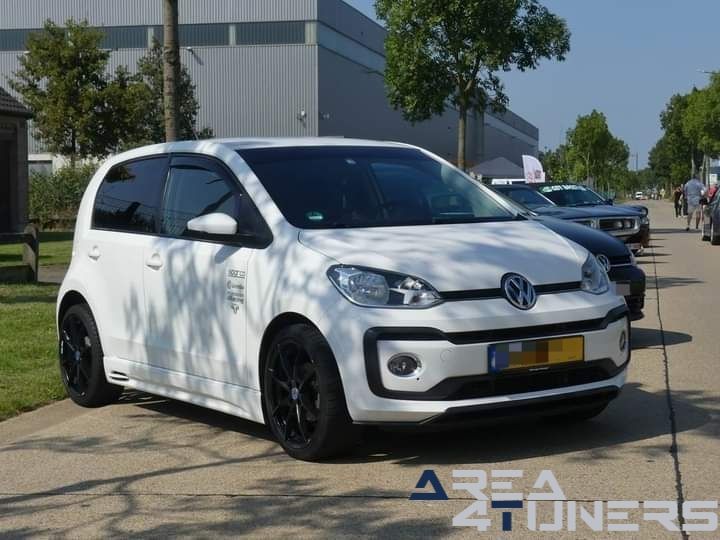 Fuerza Customs Car Event 3th Edition
Imagen del reportaje de la revista Tuning Area4tuners.es, de la concentración de coches Tuning del año 2024 en Heusden Zolder, Bélgica.