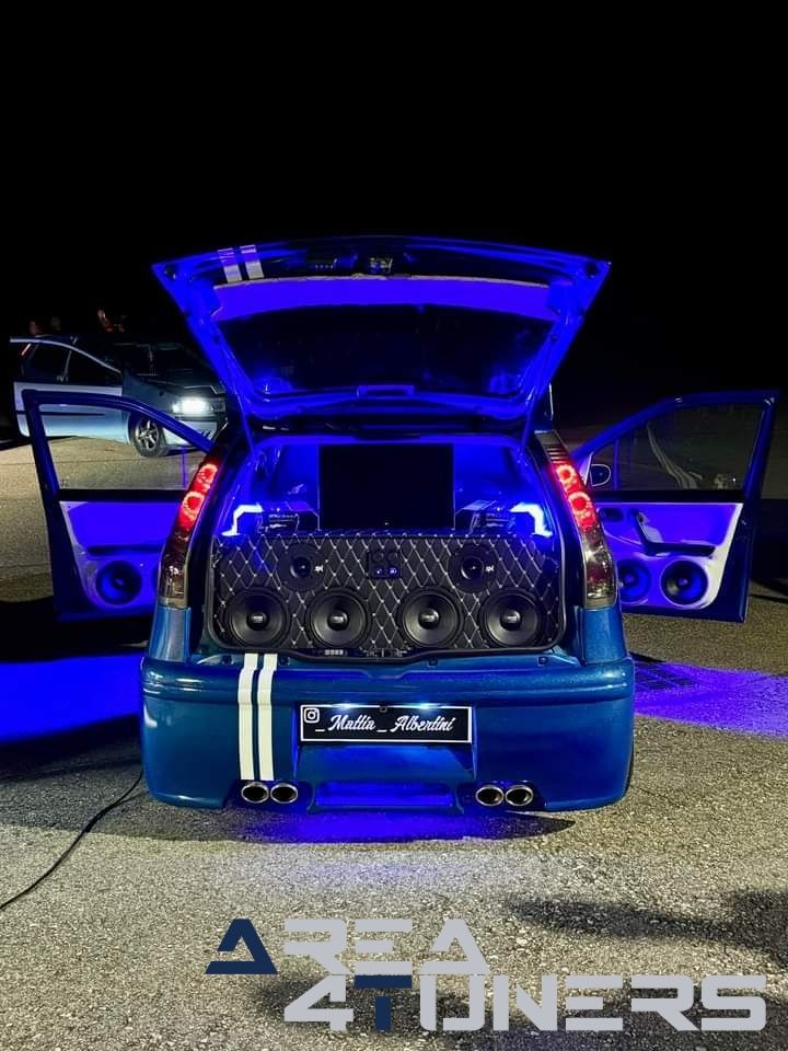 1 Raduno East Coast
Imagen del reportaje de la revista Tuning Area4tuners.es, de la concentración de coches Tuning del año 2024 en Jolanda Di Savoia, Ferrara, Italia.