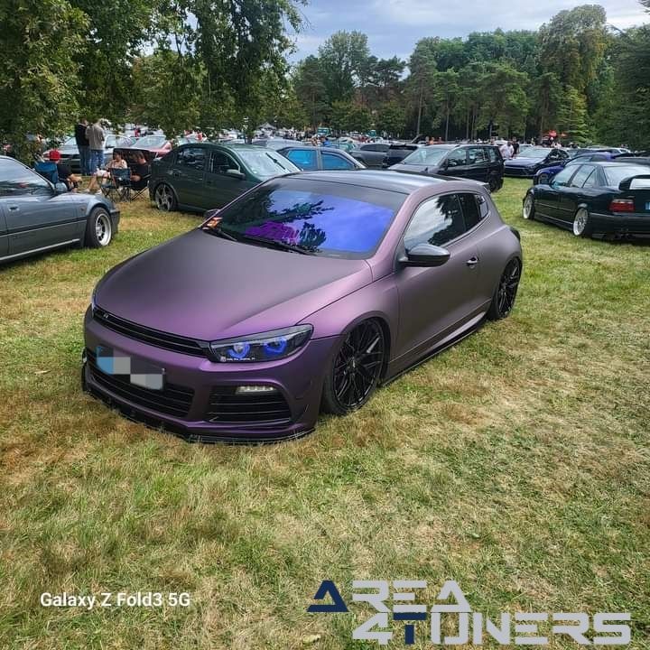 Risenation French 4 Chapter
Imagen del reportaje de la revista Tuning Area4tuners.es, de la concentración de coches Tuning del año 2024 en Baugy, Francia.
