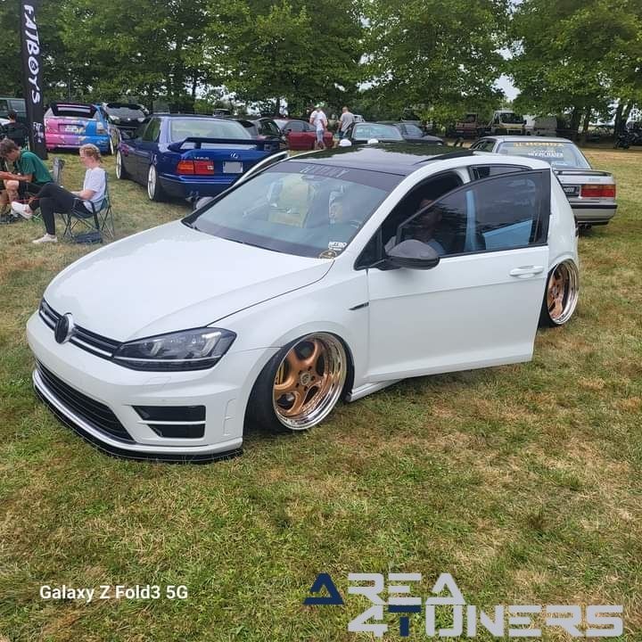 Risenation French 4 Chapter
Imagen del reportaje de la revista Tuning Area4tuners.es, de la concentración de coches Tuning del año 2024 en Baugy, Francia.