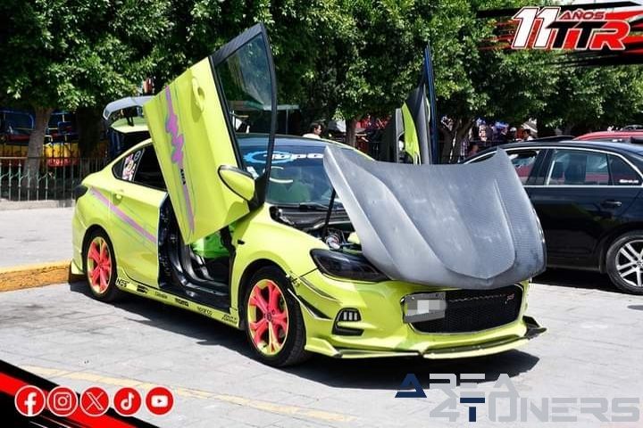 Escandalosos Car Club
Imagen del reportaje de la revista Tuning Area4tuners.es, de la concentración de coches Tuning del año 2024 en Acaetingo, Puebla, México.